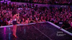 th_578471587_SelenaGomez_MusicVideoAwards20112051_123_10lo.jpg