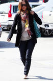 th_52454_Halle_Berry_was_out_shopping_at_the_Grove_in_Los_Angeles_25_122_1035lo.jpg