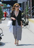 th_15353_mandy_moore_shopping-NYC_jul032008_04_122_1081lo.jpg