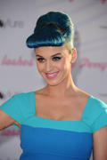 th_95035_celebrity_paradise.com_Katy_Perry_Launches_False_Lash_Range_22.02.2012_78_122_2lo.jpg