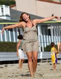 th_14847_Celebutopia-Natasha_Henstridge_enjoys_a_day_on_Malibu_beach-02_122_214lo.jpg