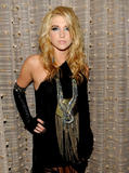 Kesha Sebert ''Ke$ha'' (Кеша) Th_40086_babayaga_Kesha_52nd_Annual_Grammy_Awards_Salute_To_Icons_01-30-2010_005_123_341lo