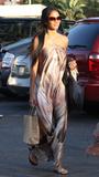 th_93639_Preppie_-_Nicole_Scherzinger_shopping_for_candles_in_Hollywood_-_October_4_2009_770_122_352lo.jpg
