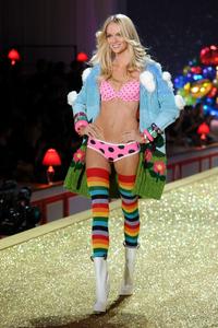 Lindsay Ellingson sexy lingerie Victoria's Secret Fashion Show