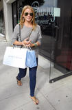 th_84169_celebrity-paradise.com-The_Elder-Lauren_Bosworth_2009-09-29_-_shopping_at_Alice_3_Olivia_on_Robertson_Blvd_744_122_419lo.jpg