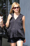 th_14712_Preppie_-_Sarah_Michelle_Gellar_at_the_Ivy_at_the_Shore_before_shopping_on_Montana_in_Santa_Monica_-_August_2_2009_8103_122_429lo.jpg