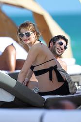 http://img156.imagevenue.com/loc429/th_531282384_Mischa_Barton_Bikini_Candids_on_the_Beach_in_Miami_December_27_2011_255_122_429lo.jpg