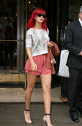 th_89754_RihannaleavesPlazaAtheneeHotelParis8.10.2010_33_122_443lo.jpg