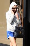 Reese Witherspoon Th_73681_Preppie_-_Reese_Witherspoon_tries_to_hide_from_photographers_while_leaving_a_building_in_Beverly_Hills_-_Nov._13_2009_624_122_446lo