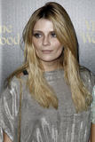 th_60033_celebrity_paradise.comMischaBarton_TheElder_6_122_450lo.jpg