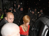 th_72379_Preppie_-_Rihanna_leaving_the_Nozomi_restaurant_in_Kensington_-_Nov._16_2009_967_122_487lo.jpg