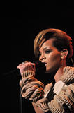 th_97540_Rihanna_performes_on_the_David_Letterman_Show_01_122_501lo.jpg