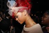 th_77353_RihannaoutforshoppinginParis_15_122_528lo.jpg