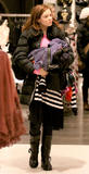 th_98466_Preppie_-_Rose_McGowan_shopping_at_Topshop_in_SoHo_-_Jan._10_2010_0371_122_54lo.jpg