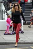 th_93645_celebrity_paradise.com_TheElder_ElleMacpherson2010_09_21_ontheschoolruninLondon24_122_562lo.jpg