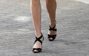 REESE WITHERSPOON Th_366659506_Reese_Witherspoon_Feet_1251351_123_582lo