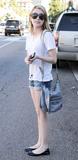 th_84175_celebrity_paradise.com_TheElder_EmmaRoberts2011_04_04_ShoppinginBeverlyHills20_122_73lo.jpg