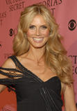 th_98857_fashiongallery_VSShow08_Arrivals_HeidiKlum-08_122_777lo.jpg