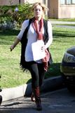 th_33866_celebrity-paradise.com-The_Elder-Hilary_Duff_2010-02-03_-_leaving_a_private_residence_189_122_8lo.jpg