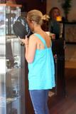 http://img156.imagevenue.com/loc936/th_51638_Hayden_Panettiere_2008-10-29_-_Shopping_Candids_in_Sherman_Oaks_1173_122_936lo.jpg