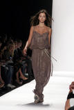 th_23656_md-fashionledge.com-ss07-rtw-newyork-w-bcbg-004-oeeabbcp_122_961lo.jpg