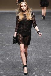 http://img156.imagevenue.com/loc44/th_03898_Blumarine_FW_11_12_047_122_44lo.jpg