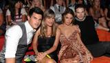 http://img156.imagevenue.com/loc491/th_07048_twilight-cast-tca-09-08_122_491lo.jpg