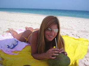 Sexy Brazilian Beach Babe x35y4p1xaqpym.jpg